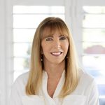 Anne Messer - @aroundtheworldwithanne - Instagram