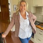 Anne Perry - @peza_a256 - Instagram
