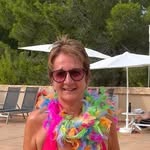 Anne Wiggins - @annewiggins49 - Instagram
