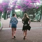 Annie and Bethany - @flexi_ab - Instagram