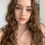 Annie Heaton - @annabanana3908 - Instagram