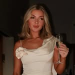 Anna Todd - @annadiaries1 - Instagram