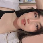 Abril Bazán - @april_bee_ - Instagram