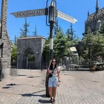 April Hansen - @aprilsbookcase - Instagram