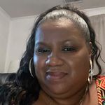 April Holt - @mymkbiz22 - Instagram