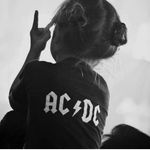 April Mitchell - @aprilontherocks - Instagram