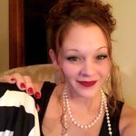 April Vaughan - @aprillovesfreebies - Instagram