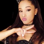 Ariana Grande - @arianablackdress - Instagram