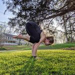 Ariel Curry - @yogaontheporch - Instagram