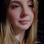 Ariel Webb - @ariel.webb.31 - Instagram
