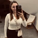 Lara Arnold - Facebook