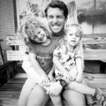 Ashley Dowling - @abushel.and.apeck - Instagram