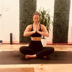Ashley Ewing - @yoganuttt - Instagram