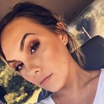 Ashley Salter - @ashleyjeansmakeupteam - Instagram