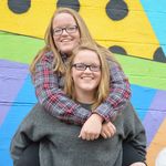 anna and ashlyn riggs - @riggscloset - Instagram