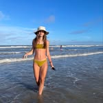 Lara Avayú - @avayulara - Instagram