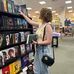 avery - @averyjoy.reads - Instagram