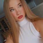 Laura | 23 - @ayoakina - Instagram