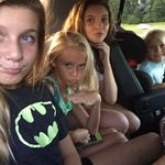 Bailey Fair - @hey_there_little_walflower - Instagram