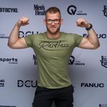 SUPLEMENTY • TRENINGI • WYPOSAŻENIE SIŁOWNI - @bartosz_sadowski_cf - Instagram
