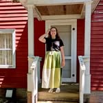 Beatrice Brooks - @justa_bumblebea - Instagram
