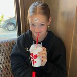 Beatrice Moore - @beathecheeto - Instagram