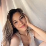 Beatriz Esteban; • Escritora - @beatrizesteban_ - Instagram