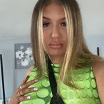 @_beccalogan_ - Instagram