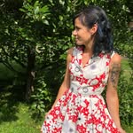 Becca Thomson - @bloomsbowsbuttons - Instagram