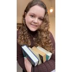 Becky | Book blog - @becky_thebookworm - Instagram