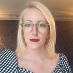 Becky - @becky.books.bakes - Instagram