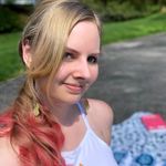 Becky Chester - @graphicallyfrozen - Instagram
