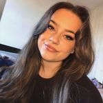 @beckyre.ed - Instagram