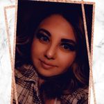 Bee Barnett - @beeemarie17 - Instagram
