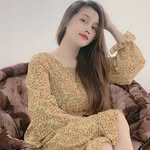Bee Kelly - @ng.jolly - Instagram