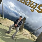 Bee Lee - Facebook