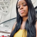 Bee Moore - @thequeenbeebw - Instagram