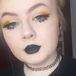bee’s mkup looks - @beemuastuff - Instagram