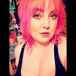 Bee Parker - @beeezybeeeee - Instagram