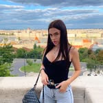 Bee Parker - @beeparker11 - Instagram