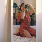 Bee White - @_theplaindot - Instagram