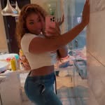 Bee White - @beesoextra - Instagram