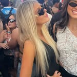 Bella Baxter - @bellabaxter - Instagram