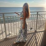 Bella Baxter - Facebook