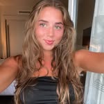 Bella Baxter Sandgaard - @bellabaxter__ - Instagram