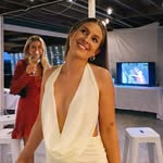 bella collins - @bellacolliins - Instagram