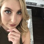 Bella Curry - Facebook