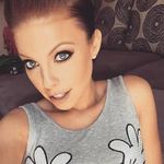Janet - @bellafarley3 - Instagram