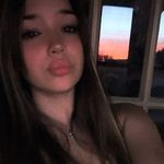 Bella Walton - @shes_a_man3ater - Instagram