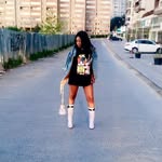 Bella Willis - @bella.willis.7140 - Instagram